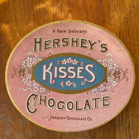 Reproduction Hershey’s Kisses Chocolate “A Rare Delicacy” oval pink storage box - Picture 1 of 7
